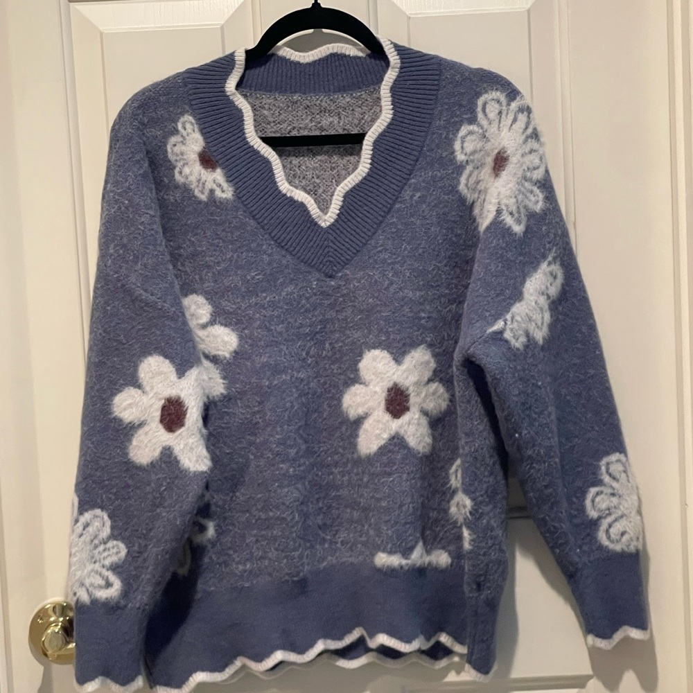 Floral V-Neck Sweater in Blue and White